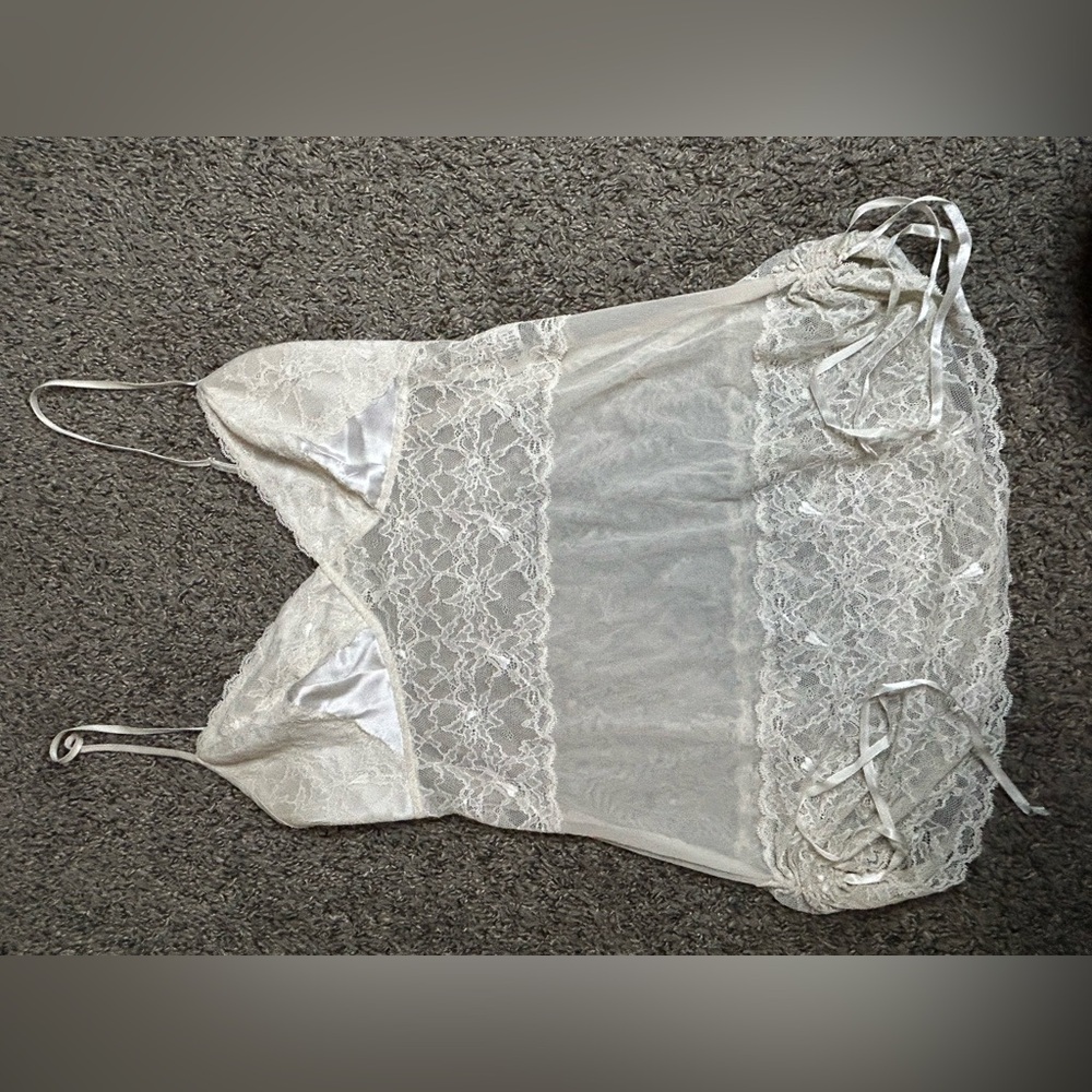Elegant Lace Sleepwear in Cream